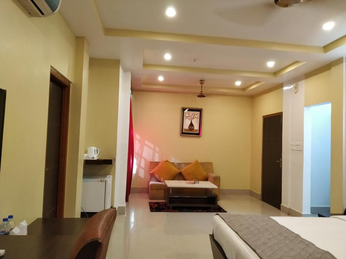 Hotel Sc Continental Itānagar エクステリア 写真