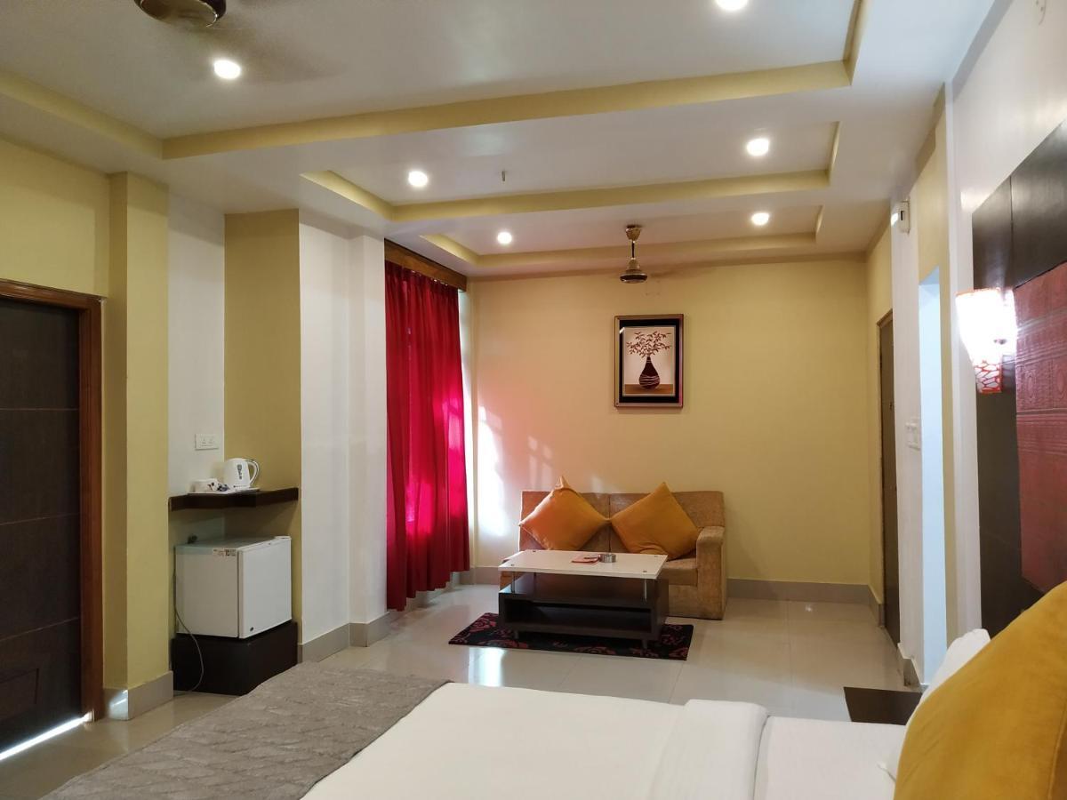 Hotel Sc Continental Itānagar エクステリア 写真